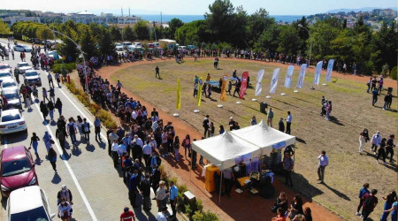 Bedava köfte ekmek kuyruğu