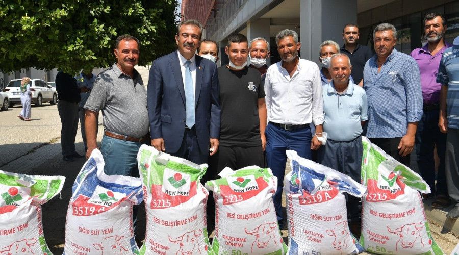 Belediyenin hibe yemleri besicilere dağıtıldı