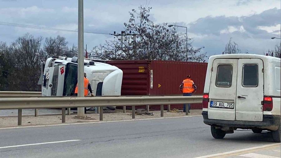 Bursa'da tr devrildi: 1 yaral