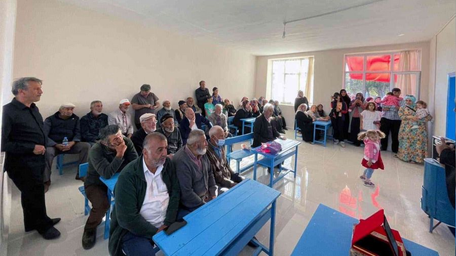 Çarşı kadın gurubu aracı oldu Demet Akalın yaptırdı