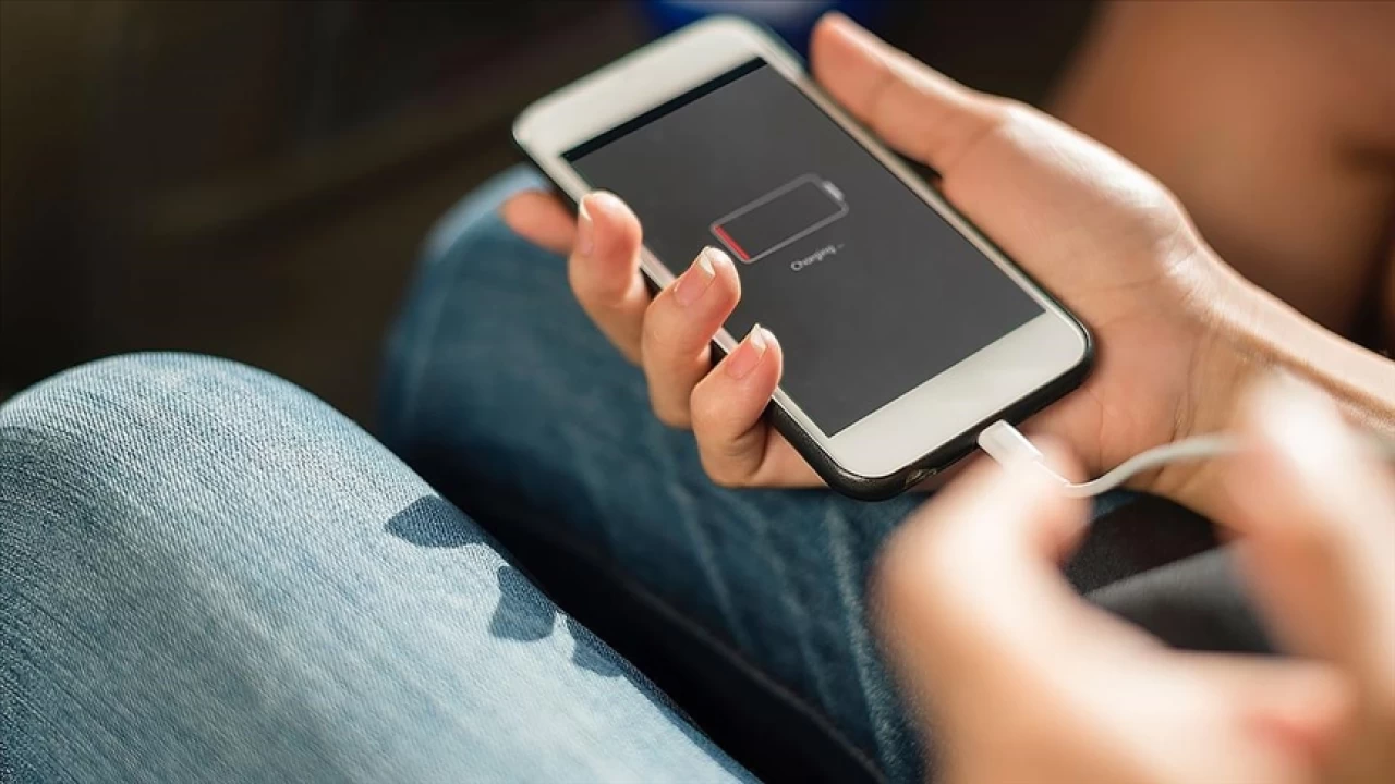Cep telefonlarında şarj soketi sorunu nasıl giderilir?