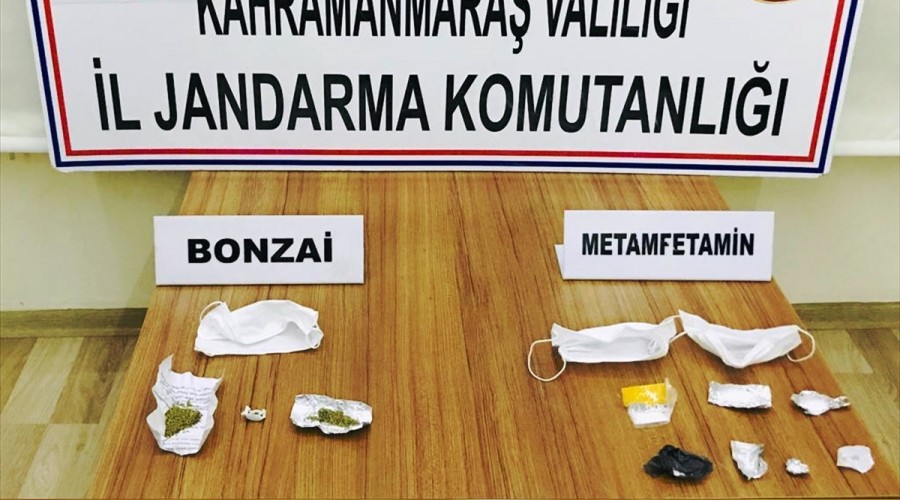 Cerrahi maske içerisinde uyuşturucu