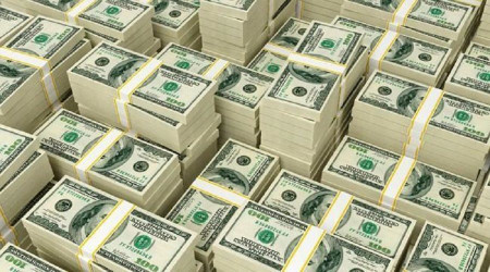 Dolar ata binmiş süvari gibi dört nala gidiyor