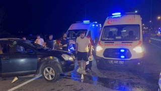 Dönüşü kaçıran cipe otomobil çarptı: 4 yaralı