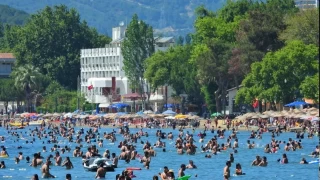 Erdek plajları doldu taştı