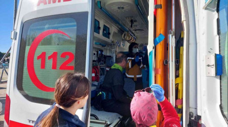 Fırtınalı havada kano ile denize açılan Alman turisti balıkçı teknesi kurtardı