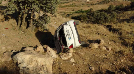 Gercüş'te otomobil uçuruma yuvarlandı