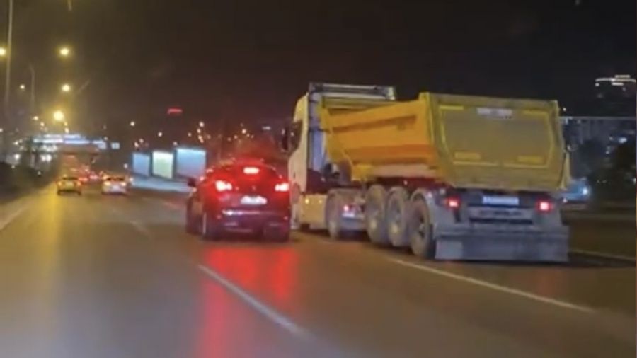 Hafriyat kamyonu makas atarak terör estirdi