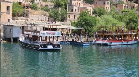 Halfeti'ye turist akn