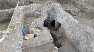 Hatay'da enkazn altnda ortaya kan yap merak uyandrd