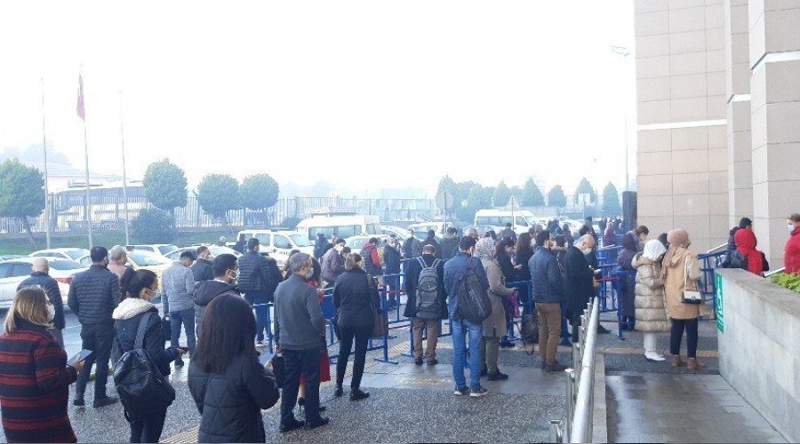 İstanbul Adliyesi'nde HES kodu kuyruğu