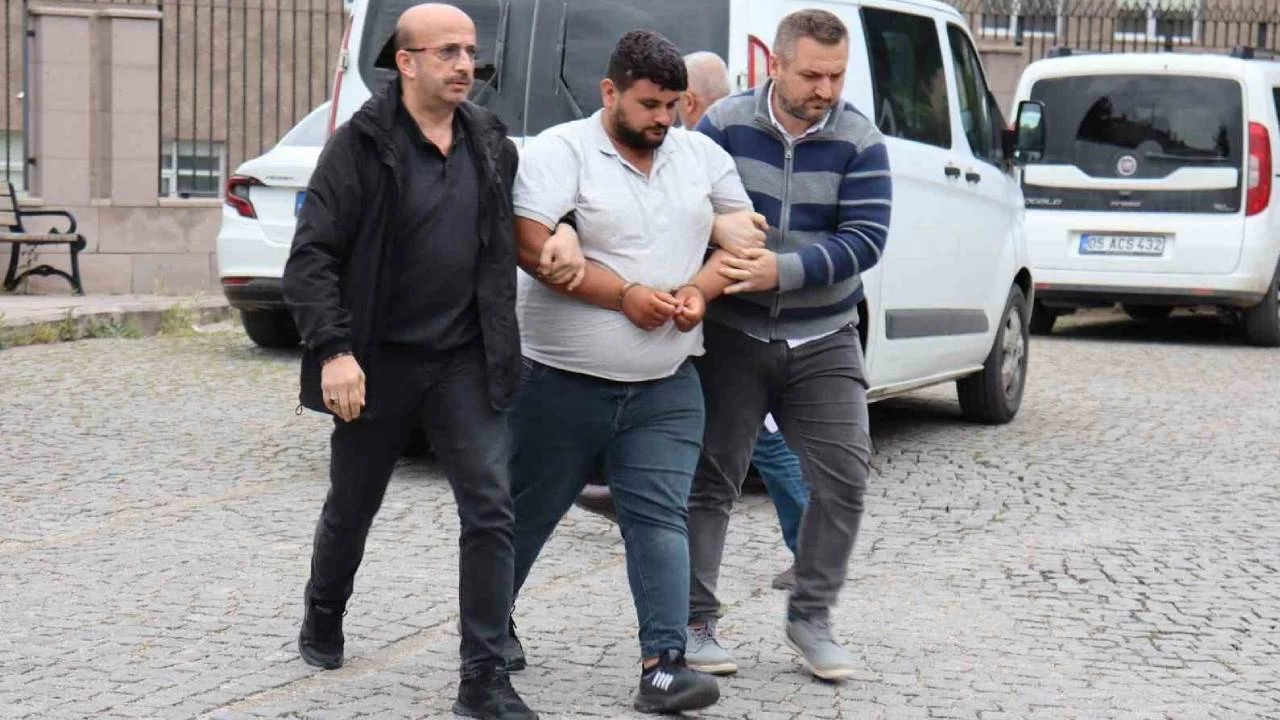 'İstihbaratçı polisim' diyerek Iraklı aileyi 2,3 milyon lira dolandırdı