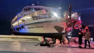 İzmir'de kaptanı rahatsızlık geçiren vapur karaya çarptı