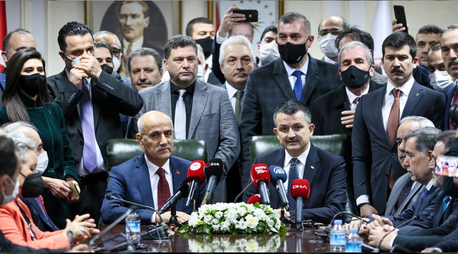 Kabine'nin yarısı değişti