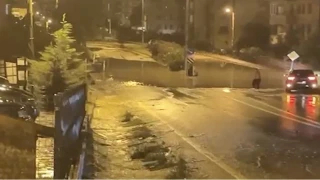 Kuvvetli sağanak ilçede su baskınlarına sebep oldu
