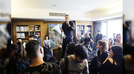 Liseliler bakanın makamını bastı