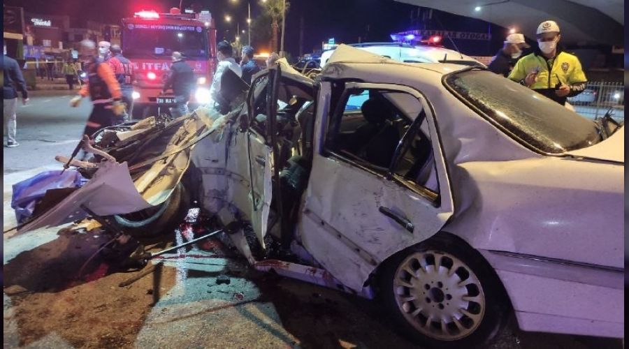 Lüks otomobil baba oğula mezar oldu