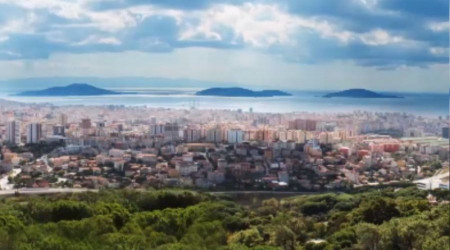 Maltepe'de 147 m² çatı piyesli daire icradan satılıktır