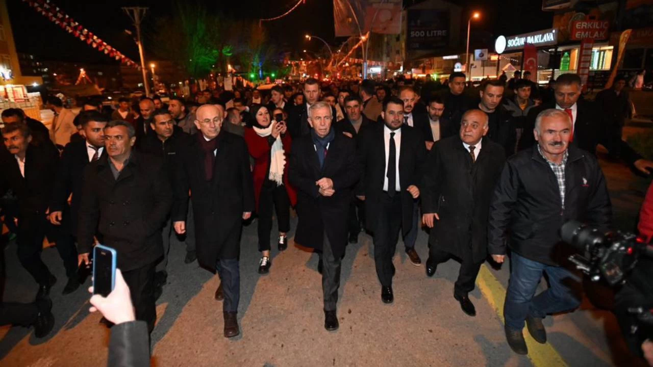 Mansur Yavaş'tan Turgut Altınok'a: Nerede bu para?