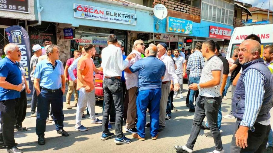 Paniği kapılan sürücü kahvehaneye daldı: 7 yaralı