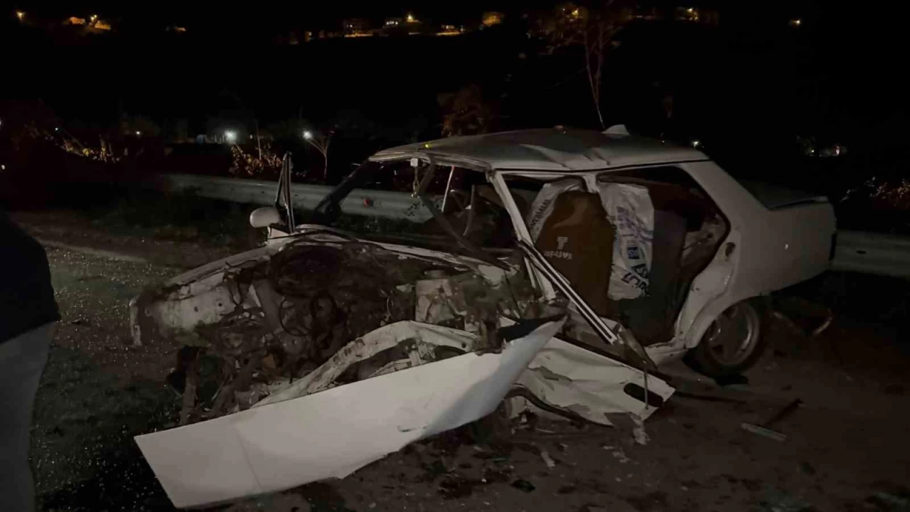 Rize'de feci kazada araçlar hurdaya döndü: 2 ölü, 8 yaralı