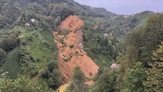 Rize'de heyelan sonucu 2 ev toprak altnda kald