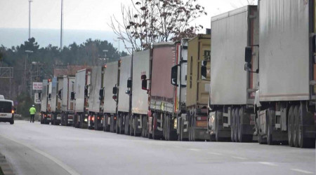 Samsun'da 15 kilometrelik tr kuyruu