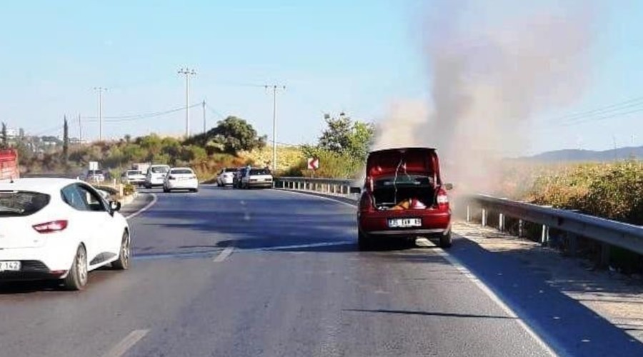 Seyir halindeki otomobil yandı