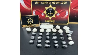 Siirt'te yabancı uyruklu 4 kişinin midesinden 1 kilo uyuşturucu ele geçirildi