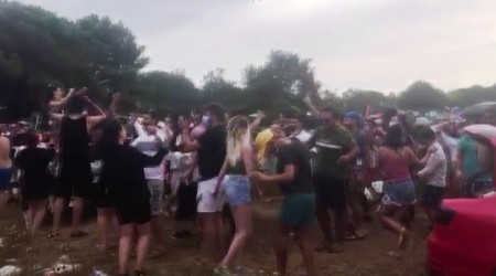 Şile'de kamp yapan gençlerin festivali pes dedirtti