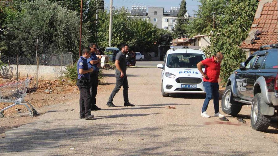 Sokak ortasında silahlı saldırıya uğrayan yaşlı kadın öldü