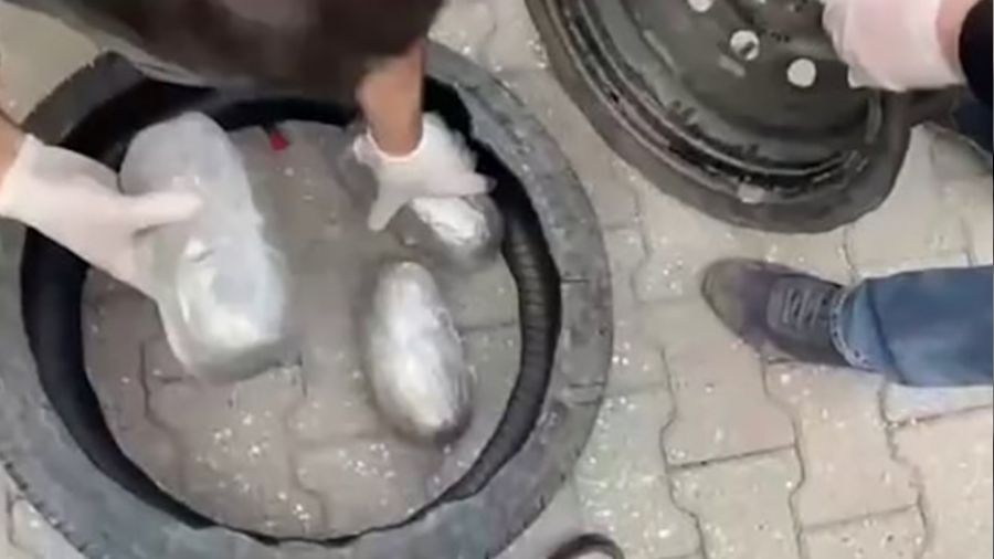 Stepne lastiğini yarıp içerisine uyuşturucu saklamışlar