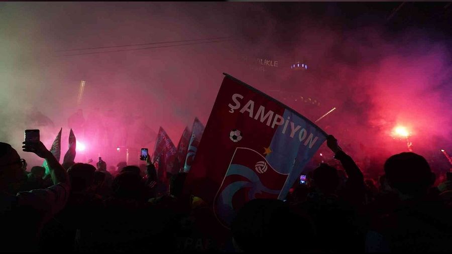 Taksim Meydanı bordo-mavi