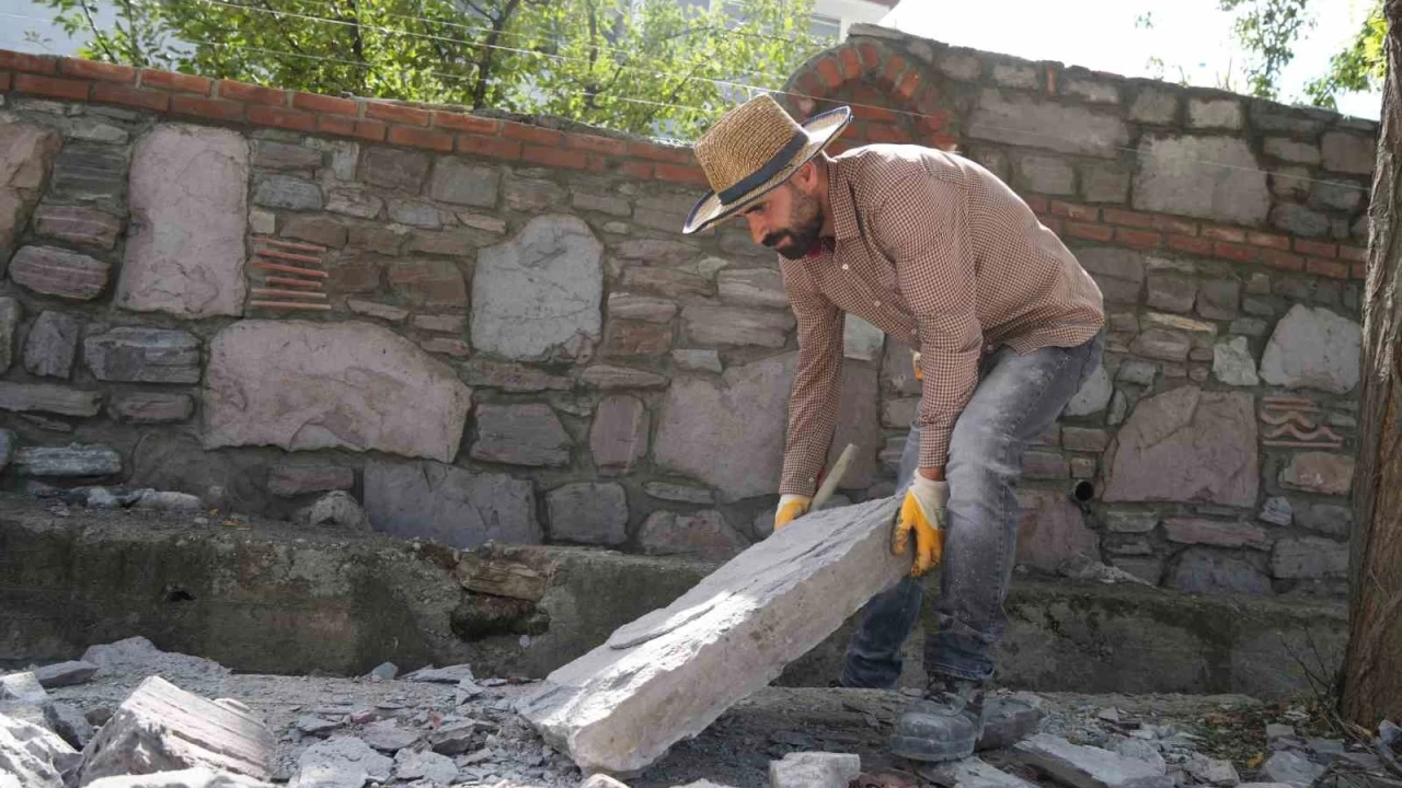 Taşın sanatkarları aylık 100 bin lira kazanıyorlar