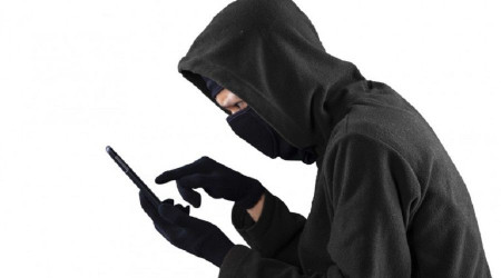 Telefonla aradılar... Altın ve paraları elden teslim etti