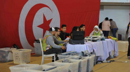 Tunus halkı sandığa gitmedi... Katılım yüzde 8.8