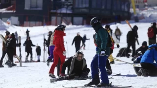 Uluda'da acemi kayaklar ayakta duramad