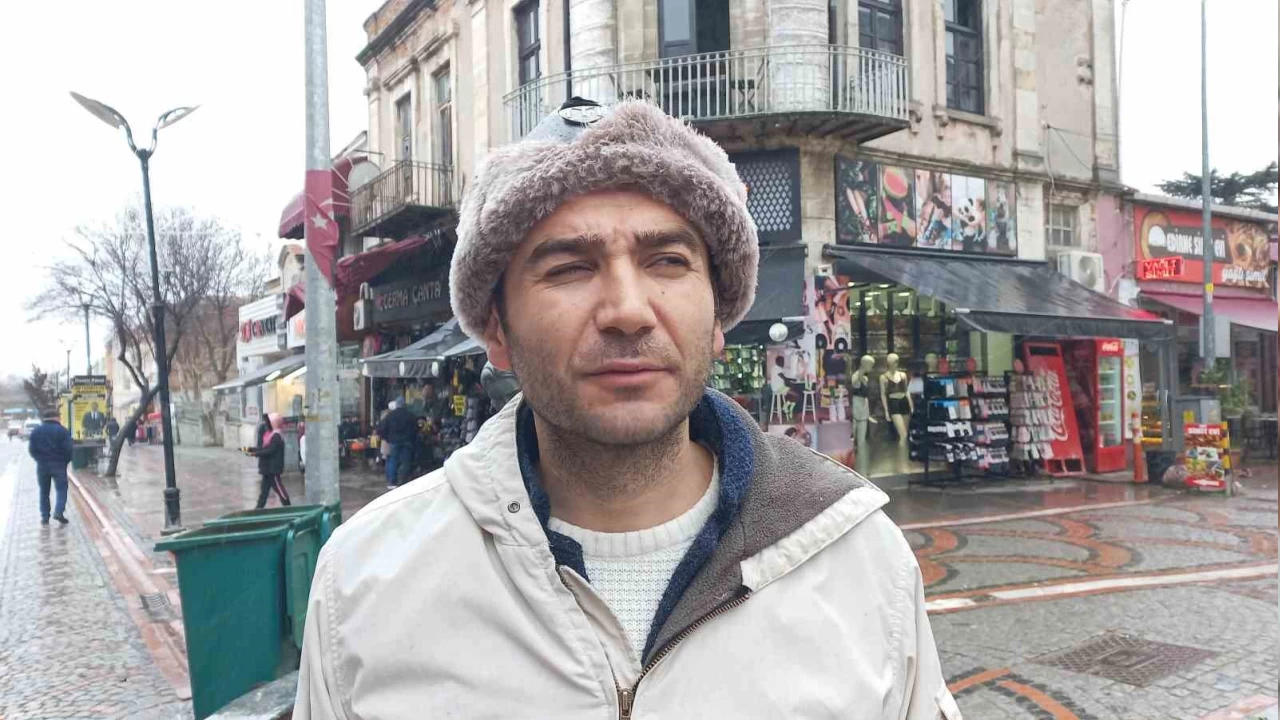 Üniversiteli seyyar bozacı