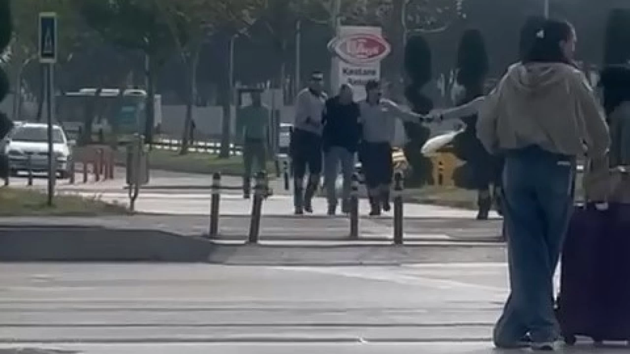 Valizinden silah çıkan yolcu kaçtı...