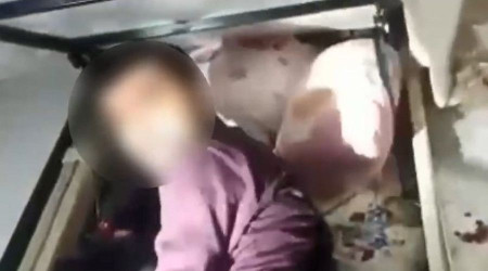 Van'da birçok suçtan aranan şahıs, saklandığı bazanın altına yakalandı