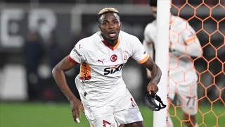 Victor Osimhen atyor, Galatasaray kazanyor