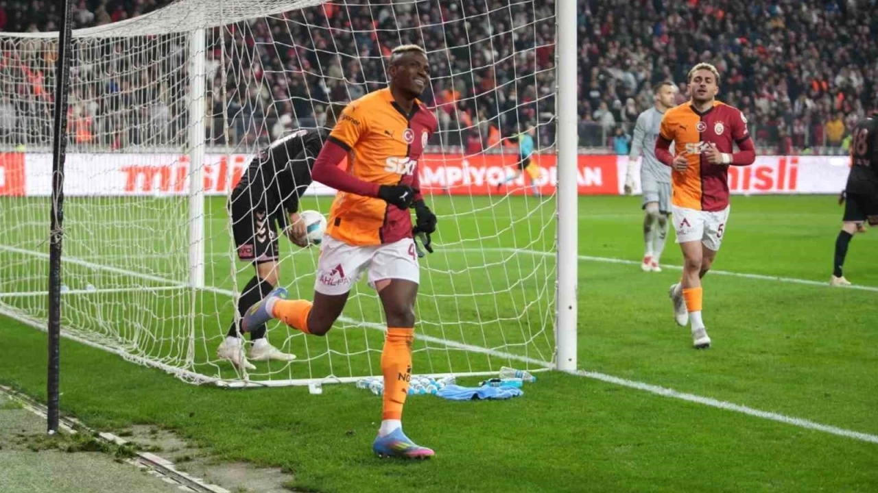 Victor Osimhen ligde 21. golünü kaydetti