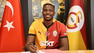 Victor Osimhen'i Galatasaray'a bırakmayacaklar