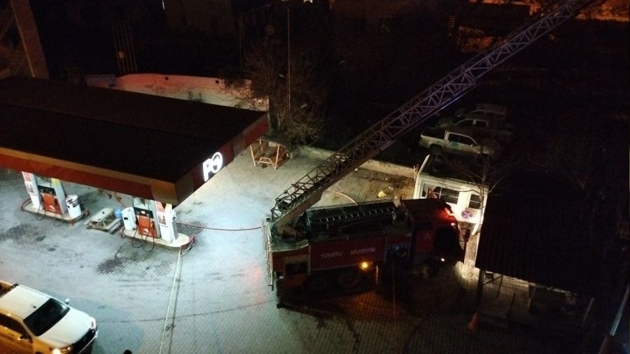 Yusufeli'nde yakıt istasyonu yakınında yangın