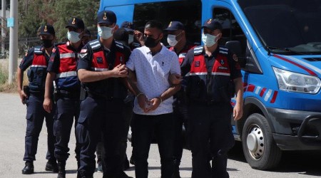 150 bin liralık altını eliyle dolandırıcılara verdi