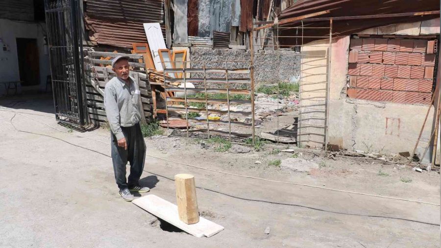 40 yıllık rögar kapağını çaldılar