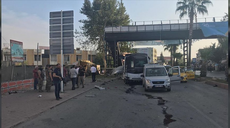Adana'da polis aracına saldırı