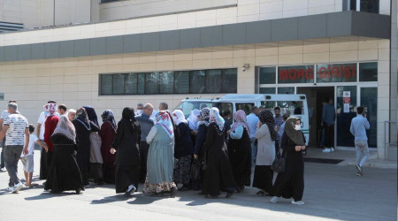 Anneyle 2 çocuğuna motosiklet çarptı