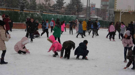 Ardahan'da çocuklar karın tadını çıkardı