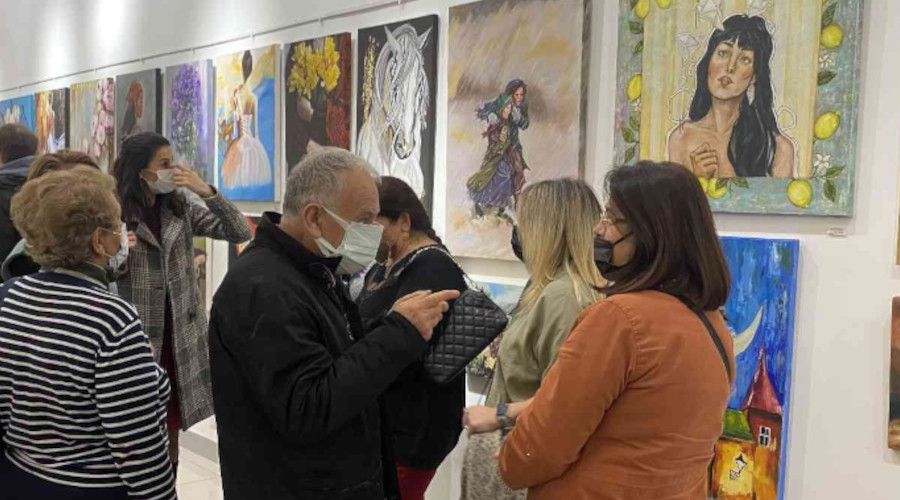 Ataşehir'de 'Rengarenk Kadınlar' resim sergisi kapılarını açtı